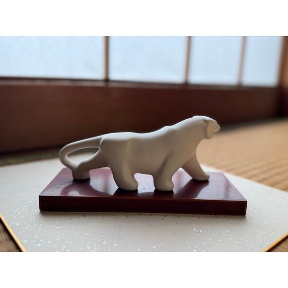 Vintage Minimalist White Porcelain Tiger Figurine, Chinese Zodiac, Made in Japan - Picture 9 of 12